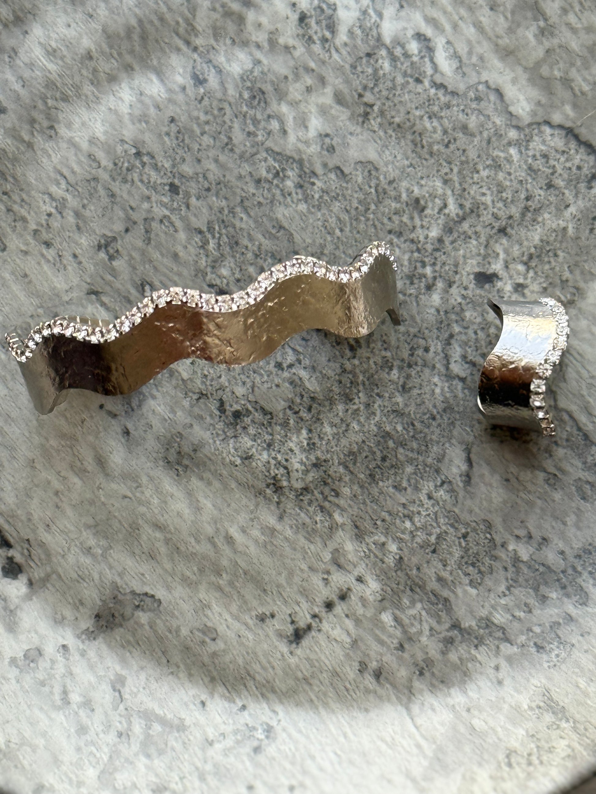 Rhodium-plated copper bangle and ring with zircon detailing - Suzys Treasures