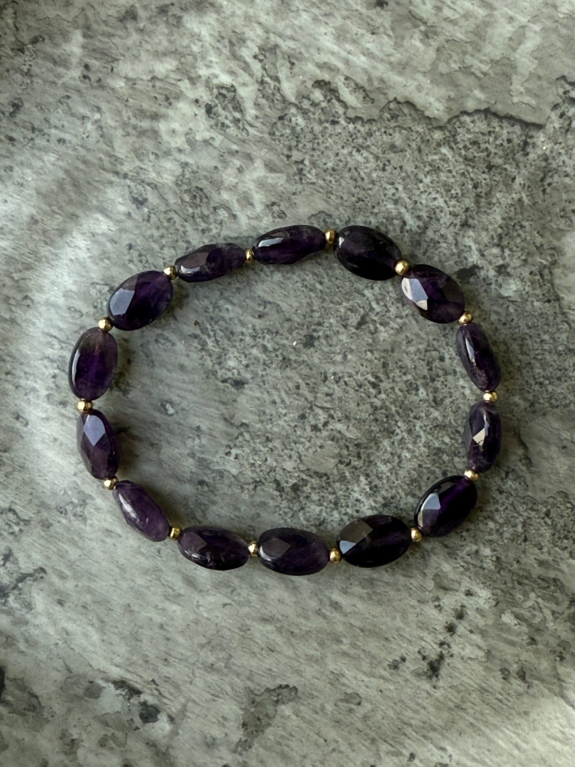 Amethyst oval beads bracelet from Suzys Treasures – deep purple crystal for intuition and calm